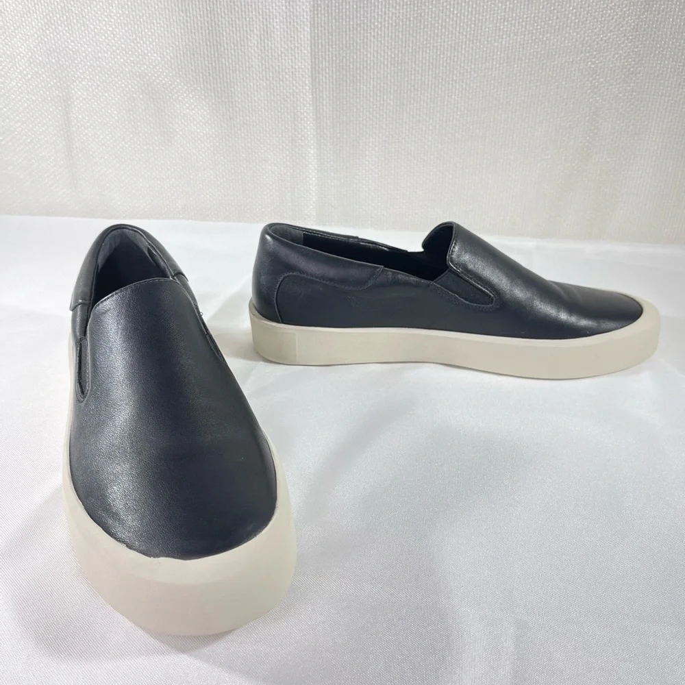 Vince into footbed contrast